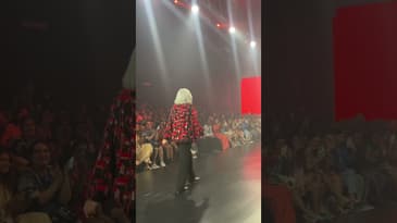 The ULTIMATE show stopper: Zeenat Amaan for Shahin Manan #lakmefashionweek #shorts #ashortaday