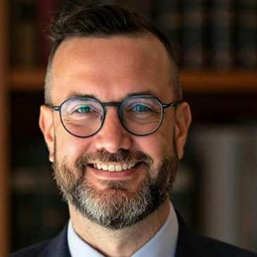 Helping Legal Professionals Build Authority with Podcasts and Clear Messaging, with: Dennis Meador