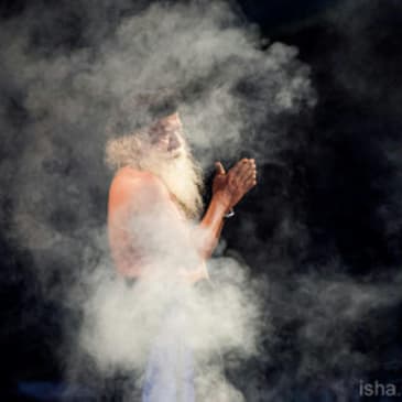 What Chanting A Mantra Can Do to You – Sadhguru