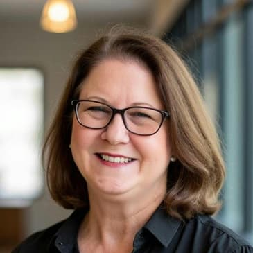 Helping Distracted Entrepreneurs Overcome Overwhelm in Order to Grow Their Business with Cindy Baker