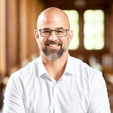 Build Value Improve Performance Find Freedom with: Christian Muntean
