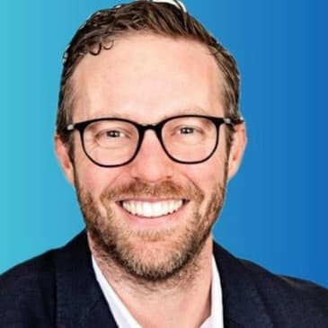 Helping Young Professionals Get Promoted & Build Their Dream Careers with: Daniel de Vries