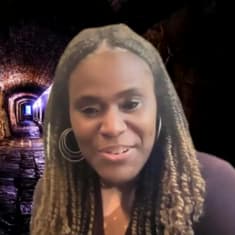 Helping Others Find Mindfulness For One Another with Sparkle Lindsay