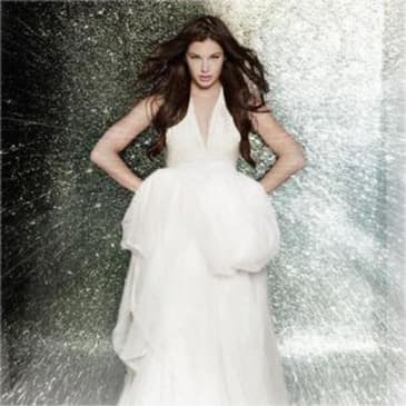 Shatter Me: Tahereh Mafi's Dystopian Romance, A Comprehensive Summary