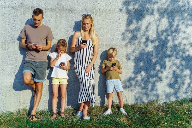 Before the Phones Go Quiet: A Simple Family Communications Plan That Actually Gets Used
