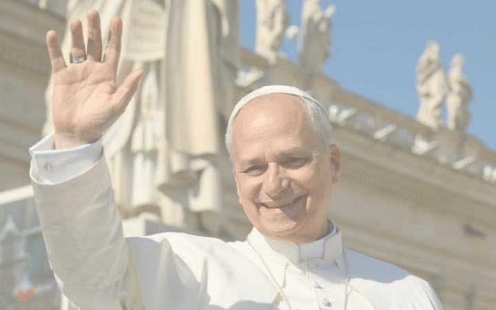 Paz, Poetas Sociales y el Récord Secreto de León XIV: Las Claves de la Semana en el Vaticano