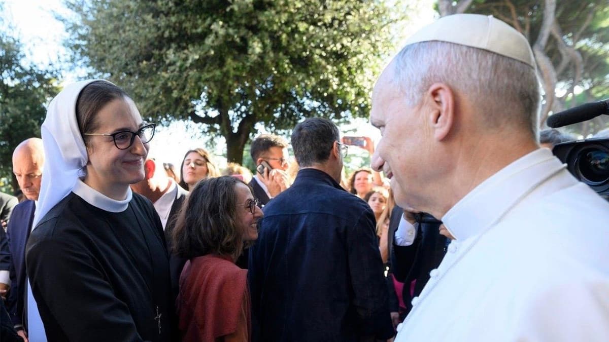 El Laberinto de la Comunicación Vaticana: ¿Quién controla el mensaje de León XIV?