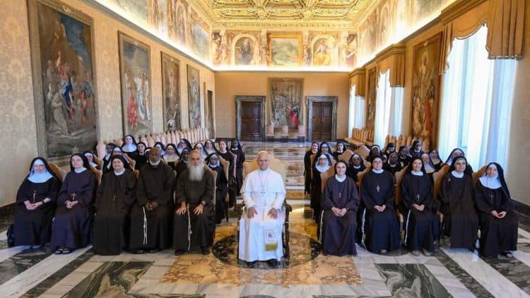 Menos vocaciones, mejor propuesta: lo que León XIV les dijo a las clarisas capuchinas