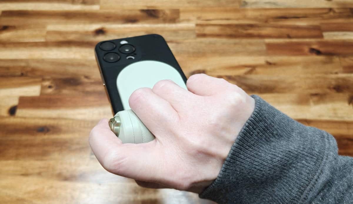 pgytech magcam 2 phone grip holding