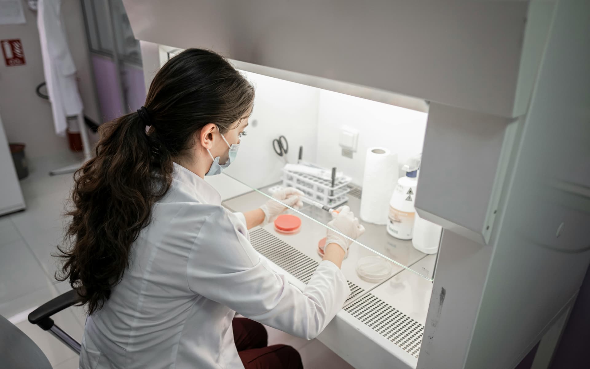 Doctor in a lab doing clinical trials