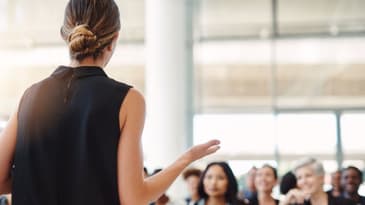 How to Master the Art of Pitching & Public Speaking