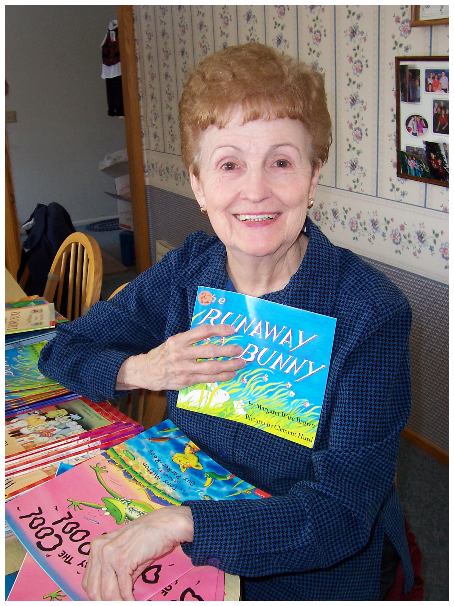 Barbara Hales, Jolie's grandma