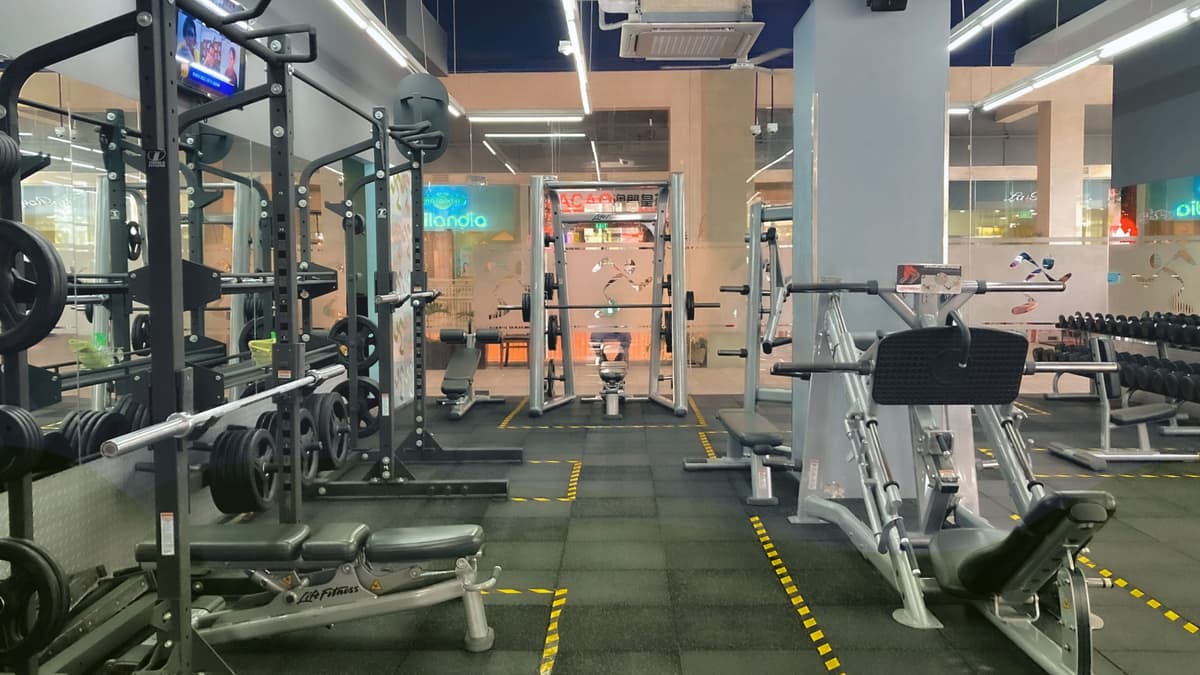 Ep. 80: I Broke The Ceiling Of My Gym's Bathroom | Tall Girl Storytime | A Tall Girl’s Podmas Day 3