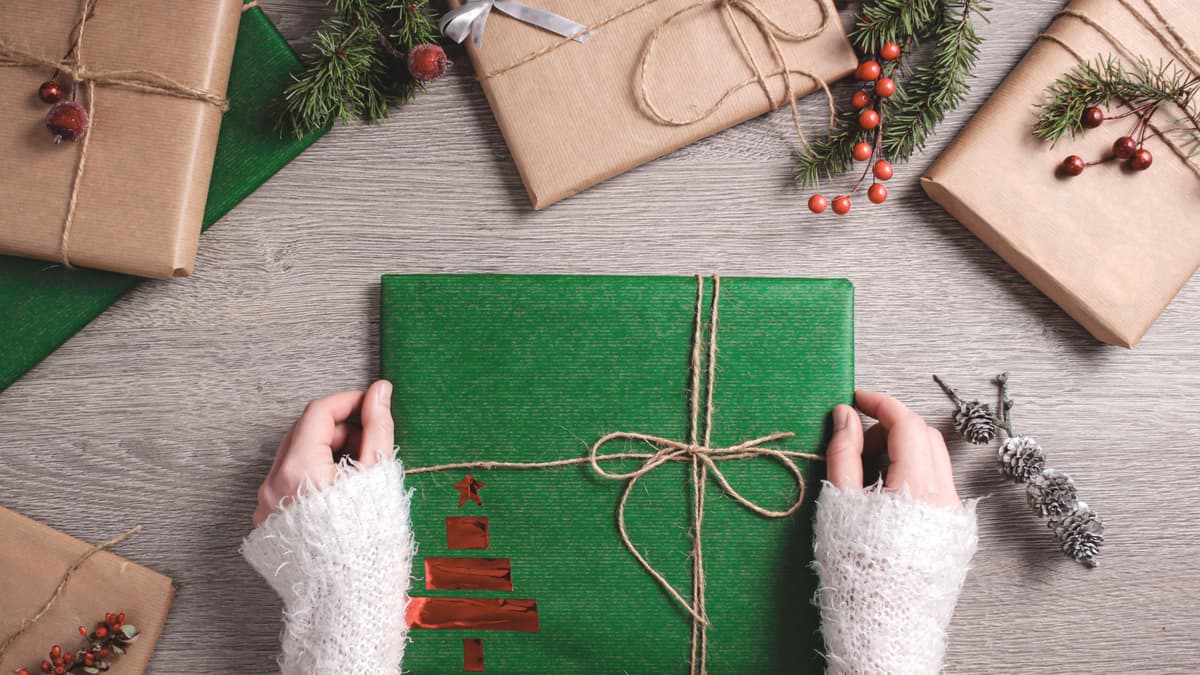 Ep. 82: Wrap Presents With Me! | Holiday Vibes, Having Long Limbs, Self Improvement | A Tall Girl's Podmas Day 7