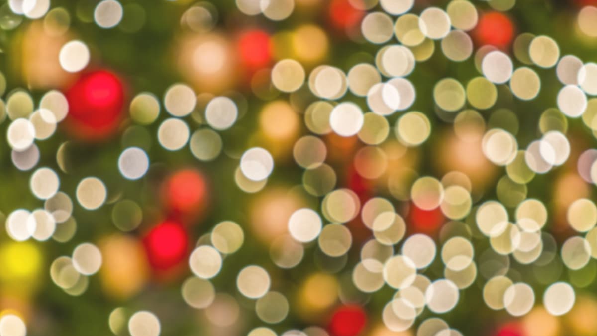 Tall Girl Chats: Podmas Intro(ish), The Holiday Season Feeling, Short Christmas Trees | A Tall Girl's Podmas Day 2