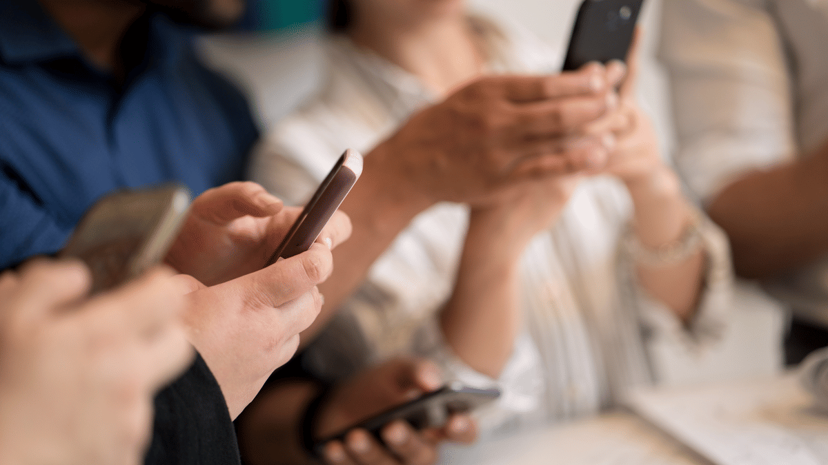 Ep. 128: Is Social Media Ruining Your Confidence? | A Tall Girl’s Take on Social Media 