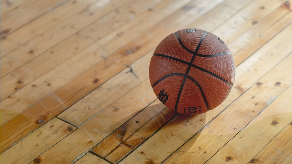 Ep. 56: When I Got Knocked Out By A Basketball Player Who Was Half My Size | Tall Girl Storytime 