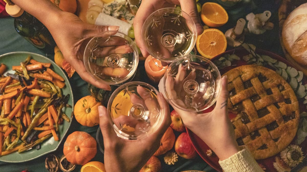 Ep. 130: A Tall Girl's Thanksgiving | Thanksgiving Plans, Friendsgiving, Feeling Grateful&nbsp;