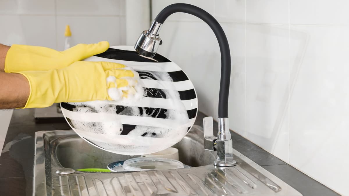 Ep. 85: Tall Girl Reacts To Tall Girl Problems (Part 12) | Prom Dresses, Dressing Rooms, Washing Dishes, and More!