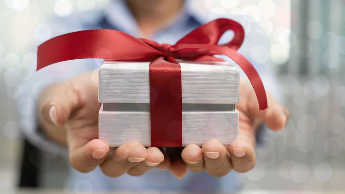 The BEST Christmas Gift Ideas For Tall People | A Tall Girl's Podmas Day 4