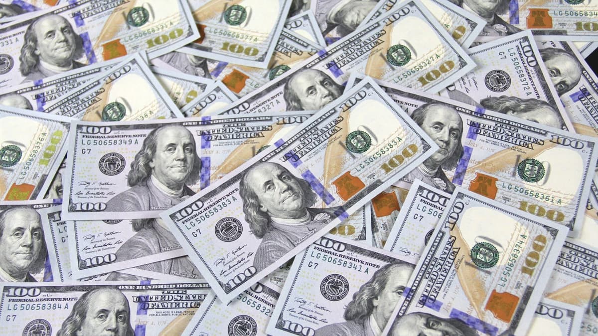 Ep. 33: A Lady In Target Paid Me $100 To Get Her Something From The Top Shelf | Tall Girl Storytime 