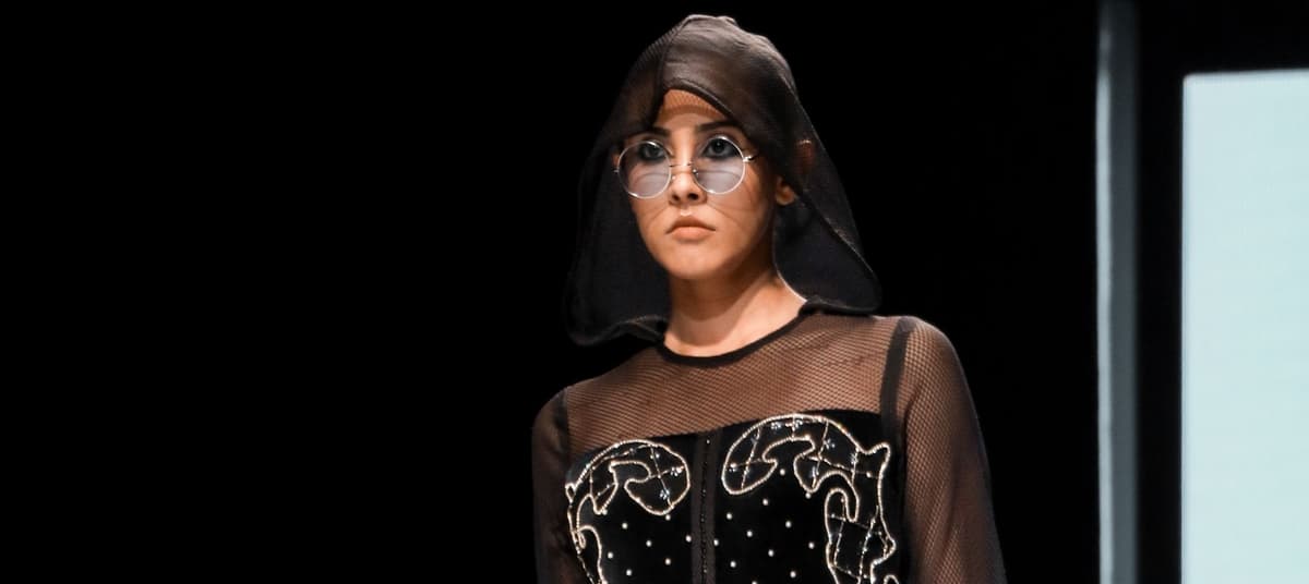 Ep 24: Tall Girl Reacts To Tall Girl Problems (Part 3): Modelling, Almost Being Kidnapped, Playing Footsie, and More!&nbsp;