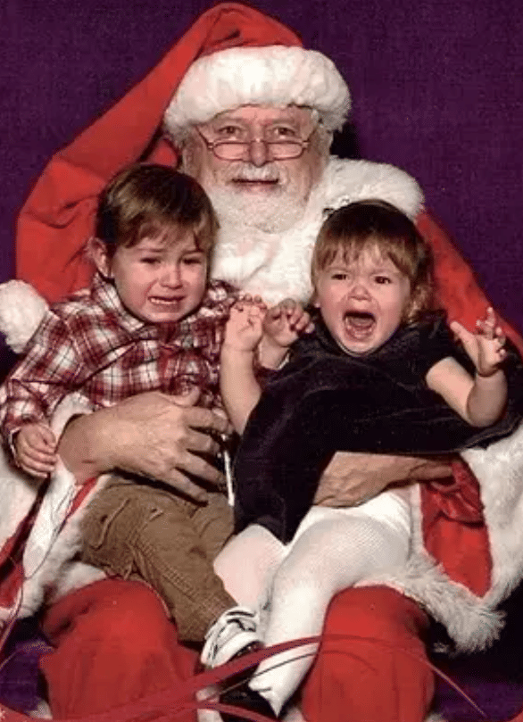 A veces, Papá Noel da miedo. Sometimes, Santa Claus is scary.