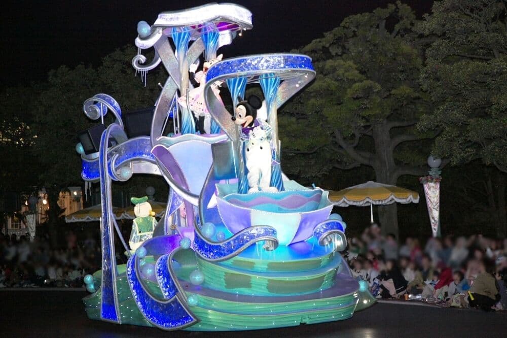 EarzUp! | Tokyo Disney's Nightfall Glow Parade