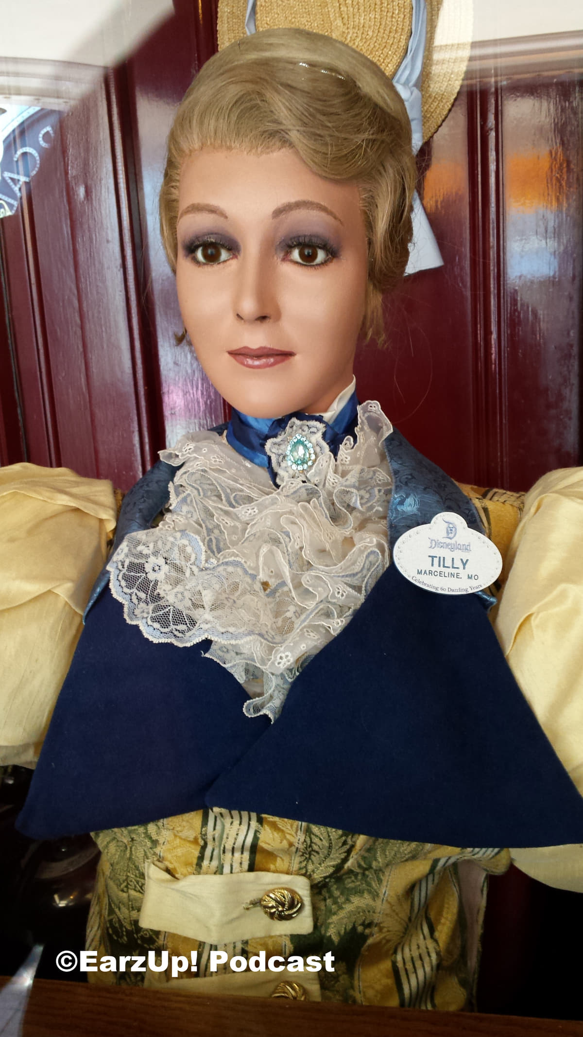 EarzUp! | Easter Eggs in Disney Films