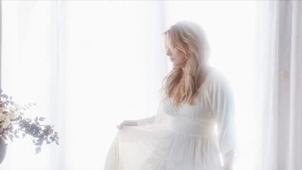 Shari Rowe Releases Cover of Classic, 