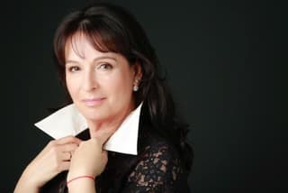 Mrs Diana Berschader