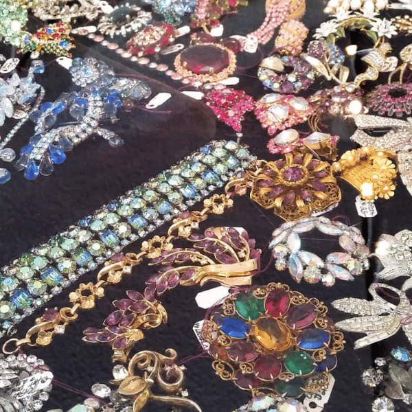 10 Steps to Begin Reselling Vintage Jewelry
